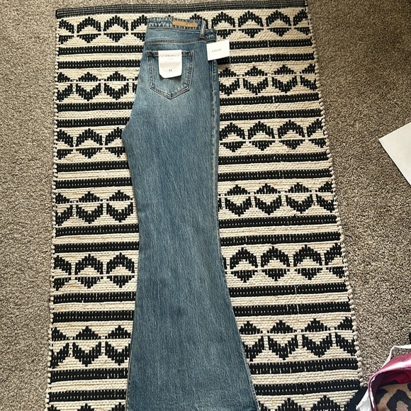 NWT Cello high-rise flare jeans - Picture 6 of 7